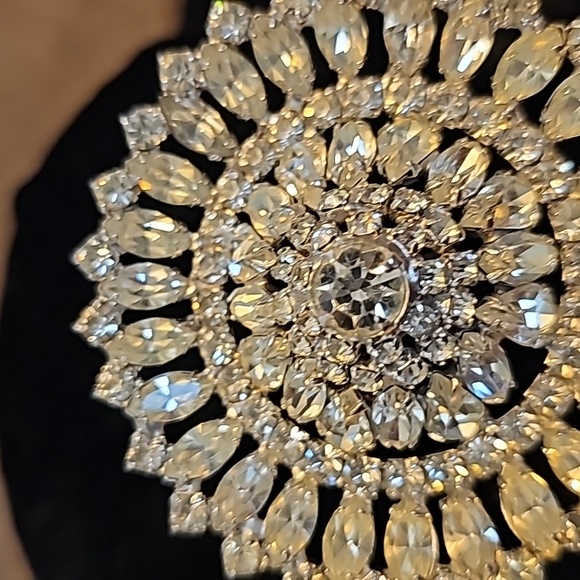 LARGE STUNNING BROOCHE😍 - Picture 2 of 3